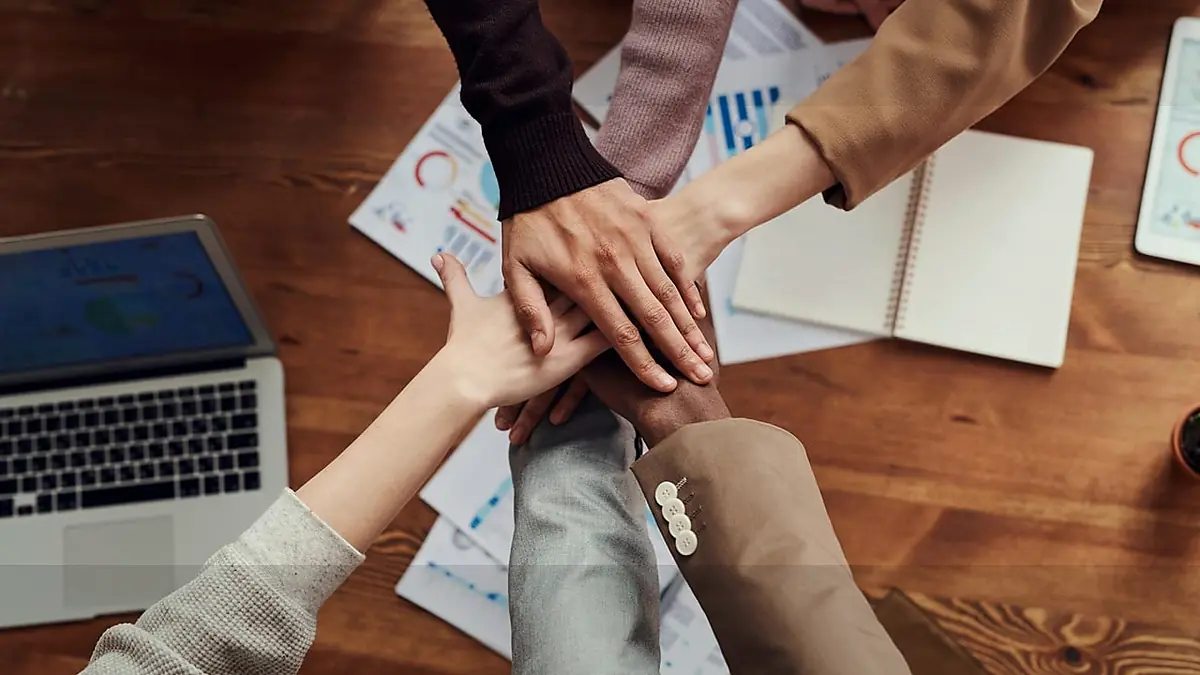 Accompagnement PME par une agence IA marketing en Suisse: guide complet 2026