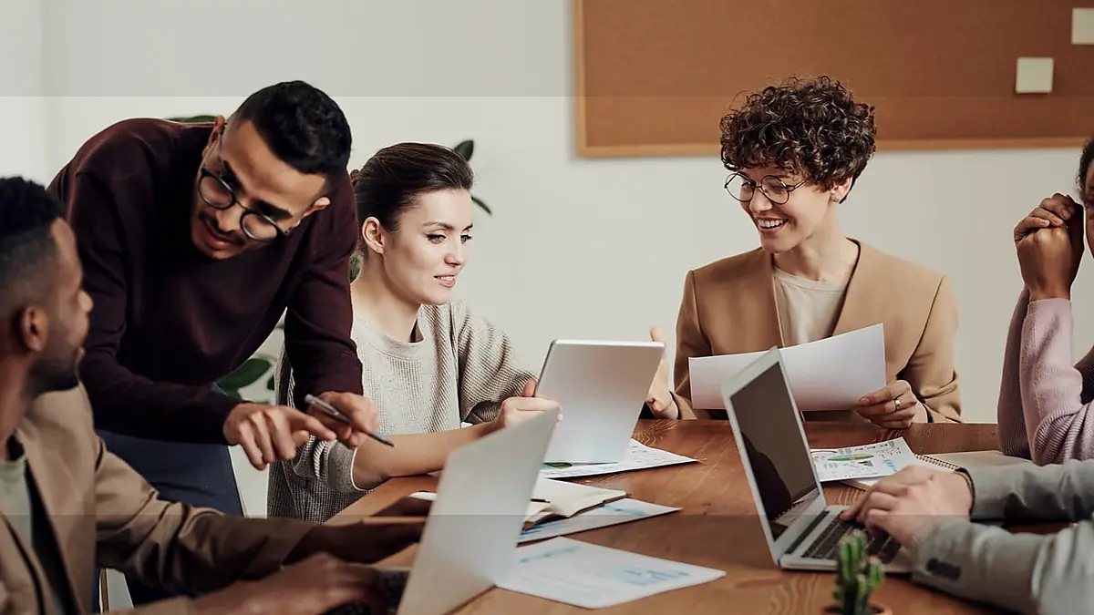 IA e SEO multilingue per le PMI svizzere: dominare Google in FR/DE/IT/EN (2026)
