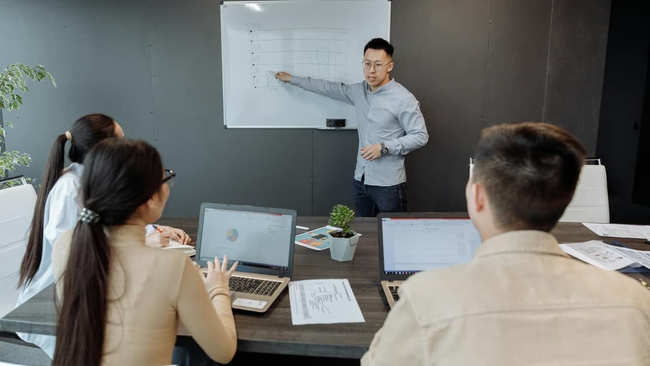 Plateforme agent IA: comparatif pour PME suisses