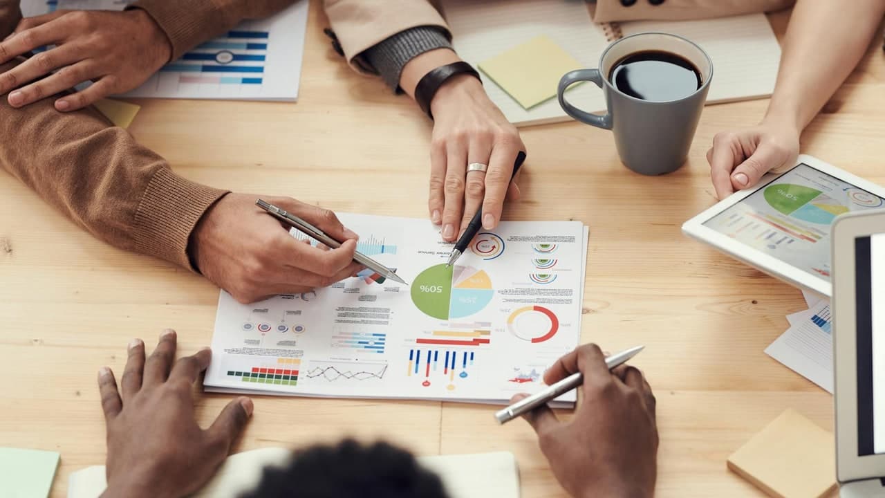 Recherche conversationnelle: adapter le SEO PME suisse