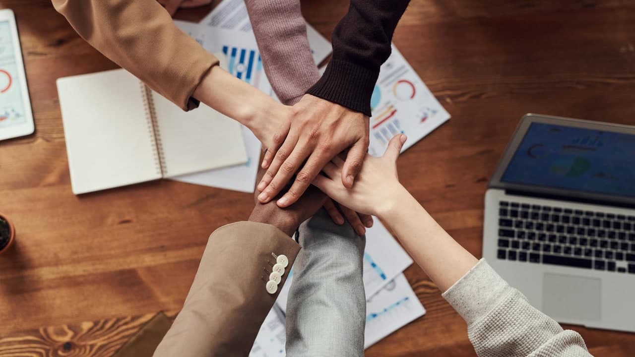 Schema Article, FAQ et HowTo: base contenu structur? pour sites suisses